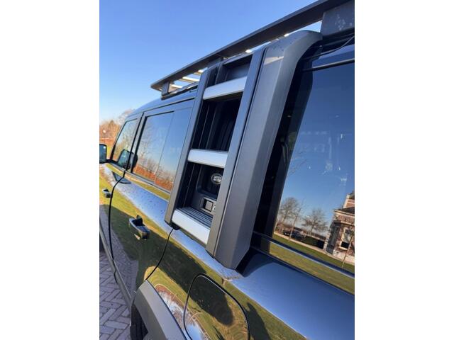 Land Rover DEFENDER P400e 404pk AWD Aut 2021 Santorini Black Luchtvering dealeronderhouden
