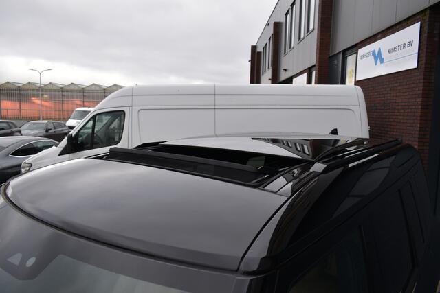 Land Rover DEFENDER 110 2.0 P300e 110 X-Dynamic HSE Carpahtian Grey met Caraway interieur