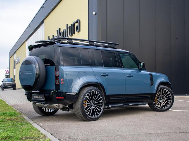 Land Rover DEFENDER 110 2.0 P300e 110 X-Dynamic l 6 Persoons l Treeplanken l Schuif- /kantel Pano l Adapt. Cruise l Black Pack l Clearsight l 360 Camera
