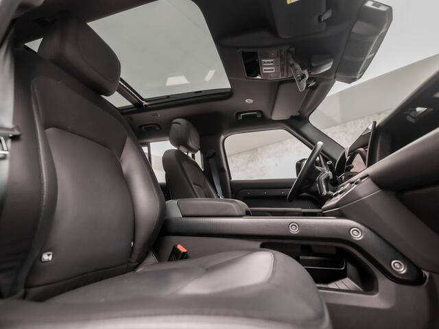 Land Rover DEFENDER 2.0 P400e 110 Urban X-Dynamic HSE 404Pk Automaat (PANORAMADAK, APPLE CARPLAY, LUCHTVERING, 360 CAMERA, MEMORY SEATS, MERIDIAN, ADAPTIVE CRUISE, NIEUWSTAAT)