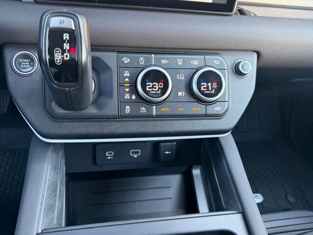 Land Rover DEFENDER 2.0 D240 110 SE