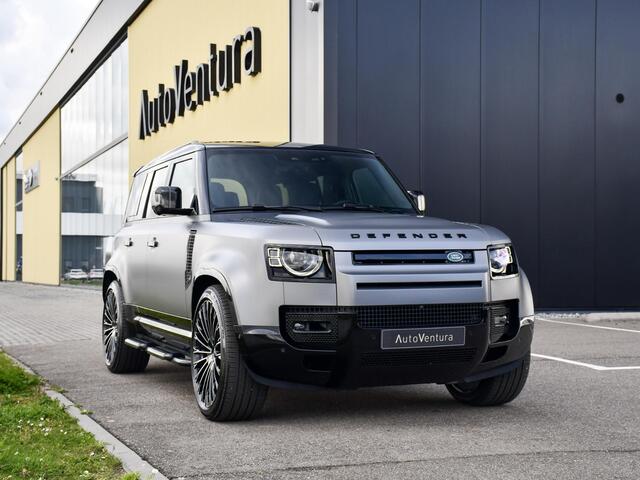 Land Rover DEFENDER 110 2.0 P300e 110 X-Dynamic HSE l Matt Wrap l Schuif-/kantel Panorama dak l Black Pack l Treeplanken l Spoiler l Wheelcover l 20 Inch l