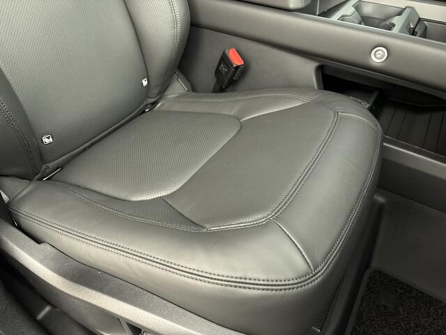 Land Rover DEFENDER 110 2.0 P300e 110 HSE Dynamic Edition | PANORAMADAK | ELEK TREKHAAK | 22 INCH GLOSS BLACK Santorini/Ebony