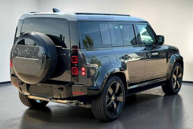 Land Rover DEFENDER 110 2.0 P300e 110 X-Dynamic HSE 297kW/404pk Aut8 PANORAMADAK + ADAPT.CRUISE + LUCHTVERING + MERIDIAN AUDIO + EL.TREKHAAK + LEER + STOEL-&STUURVERWARMING + 360 CAMERA + HEAD-UP + PARKSENSOREN + 22" LM-VELGEN!!