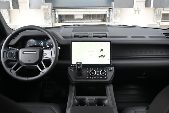 Land Rover DEFENDER 110 2.0 P300e 110 Dynamic SE Edition