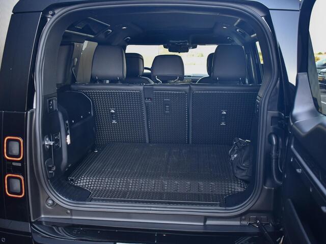 Land Rover DEFENDER 110 2.0 P300e 110 X-Dynamic HSE l Imperiaal l 2026 model l 23 Inch l Trekhaak l