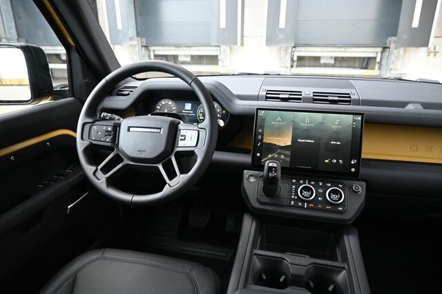 Land Rover DEFENDER 110 2.0 P300e 110 Trophy Edition Deep Sandglow Yellow | € 1.437 per maand*