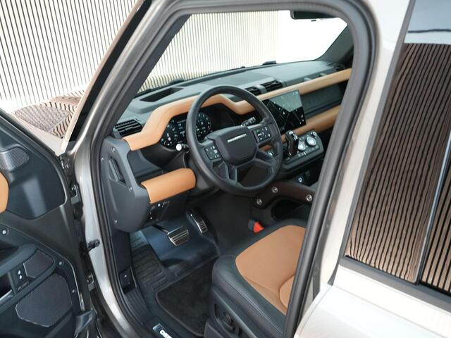 Land Rover DEFENDER P400e 110 X 2.0 404pk |pano|Meridian surround|luchtvering|head-up|tree planken|memory|360 camera|Apple Carplay|elk. trekhaak|22"LMV|