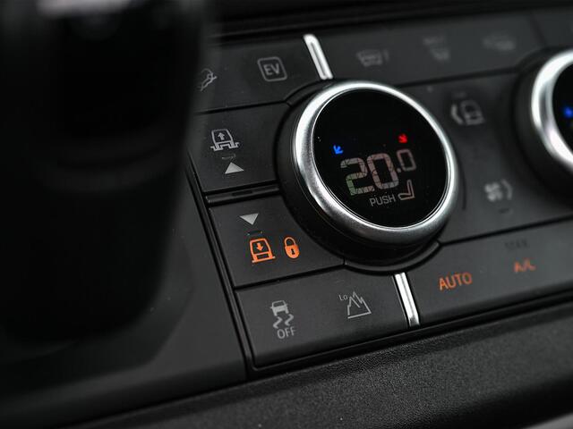 Land Rover DEFENDER 110 2.0 P400e 110 SE Panoramadak | NL-Auto | Meridian Sound | 360 Camera | Luchtvering | Memory Seats | Koelbox | Stuurverwarming | Stoelverwarming V+A | Trekhaak |