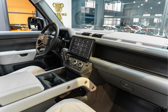 Land Rover DEFENDER 110 Urban Automotive Widetrack 24 Inch Meridian Pano Urban Automotive 2.0 P300e 110 X-Dynamic HSE Urban Automotive Widetrack