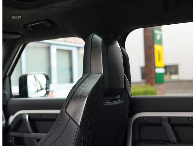 Land Rover DEFENDER P635 OCTA | Pano - Trekhaak - Meridian – foto 4