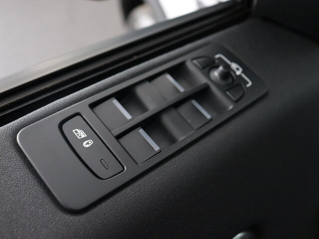 Land Rover DISCOVERY SPORT 2.0 Si4 4WD HSE Luxury (Trekhaak / Alarm / Pano / Camera / Carplay / Stuur- Stoelverw.)