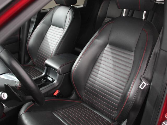 Land Rover DISCOVERY SPORT 2.0 Si4 4WD Urban Series SE Dynamic Climate control Parkeersensoren Voorstoelen verwarmd LED Panorama dak Stuurwiel verwarmd Cruise control Achterbank verwarmd Achteruitrij camera