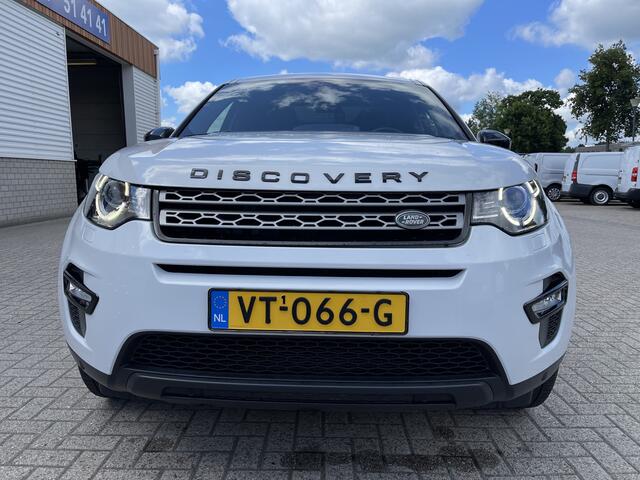 Land Rover DISCOVERY SPORT grijs kenteken / ¤ 16.950 ex btw / lease vanaf ¤ 674 / airco / cruise / panorama dak / trekhaak / wit metallic !