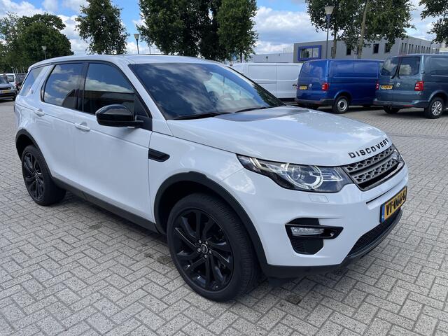 Land Rover DISCOVERY SPORT grijs kenteken / ¤ 16.950 ex btw / lease vanaf ¤ 674 / airco / cruise / panorama dak / trekhaak / wit metallic !