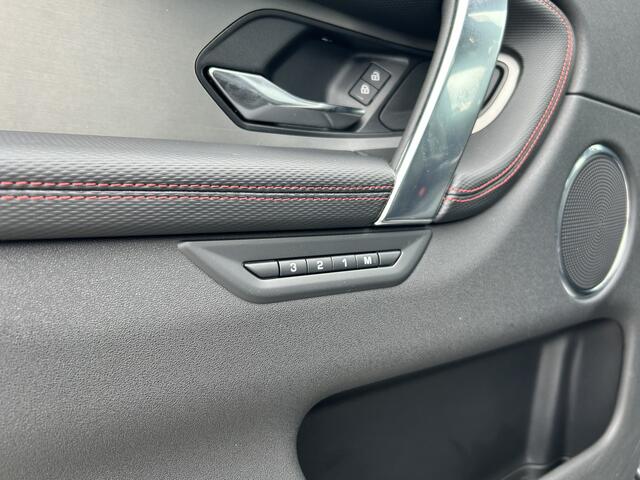 Land Rover DISCOVERY SPORT P300e 309pk AWD R-Dynamic SE | Panoramadak | Stoel- en stuurverwarming | 20" velgen |