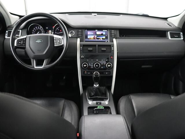 Land Rover DISCOVERY SPORT 2.0 eD4 | Panoramadak | Leder | Stoelverwarming | Navigatie | Trekhaak | Stuurverwarming | Cruise control