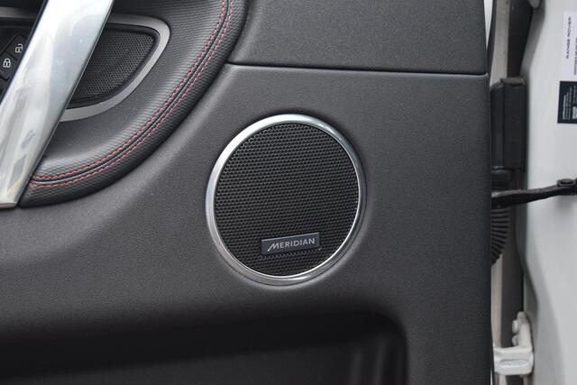 Land Rover DISCOVERY SPORT P300e 1.5 R-Dynamic SE | Trekhaak | Pano | Stoelverwarming