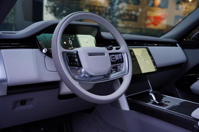Land Rover RANGE ROVER P615 SV Two Tone Interior