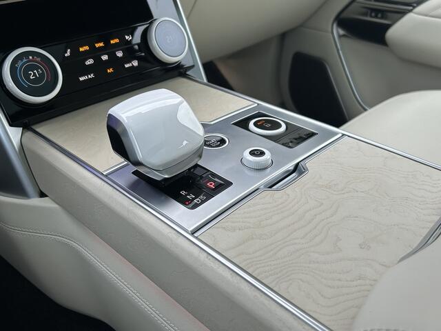 Land Rover RANGE ROVER 4.4 P530 SV MHEV | Nieuwprijs ¤ 289.134 | Signature Audio | 23'' SV velg | Intrepid Exterior |