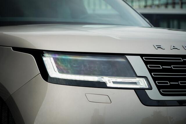 Land Rover RANGE ROVER 3.0 P460e HSE PHEV / Batumi Gold / Towing Pack / Pano / NL Auto / 4Wiel sturing