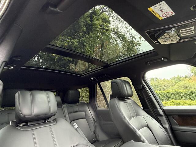 Land Rover RANGE ROVER D300 Vogue Black Design Pack