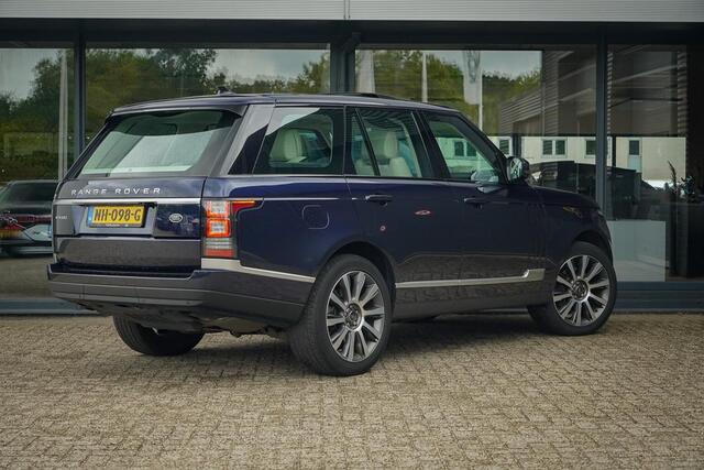 Land Rover RANGE ROVER 3.0 TDV6 Vogue / Pano / Trekhaak / NL Auto / Vol. Onderhouden