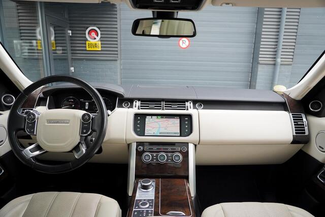 Land Rover RANGE ROVER 3.0 TDV6 Vogue / Pano / Trekhaak / NL Auto / Vol. Onderhouden