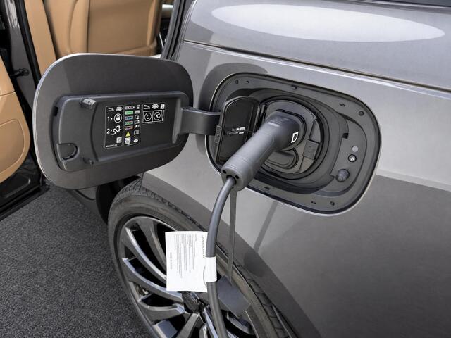 Land Rover RANGE ROVER 3.0 P460e HSE PHEV | 23INCH lichtmetalen velgen | Electrische trekhaak | Panorama | Geheel rijklaar incl. Garantie