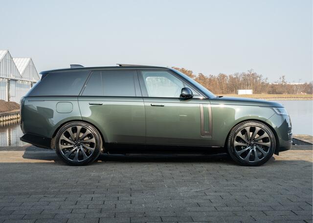 Land Rover RANGE ROVER P550e Autobiography | VERWACHT | Belgravia Green Metallic | Cognac leder | Hot Stone massage | 23" inch SV |