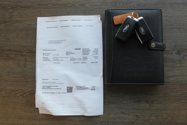 Land Rover RANGE ROVER EVOQUE 1.5 P160 S AUTOMAAT/Panoramadak/Achteruitrijcamera/Parkeersensoren rondom/Keyless/Cruise control/Climate control/Apple carplay/Elektrisch verstelbare stoelen/LED koplampen/Multifunctioneel stuurwiel/Spraakbediening/18'' Lichtmetalen velgen/Nolita grey.