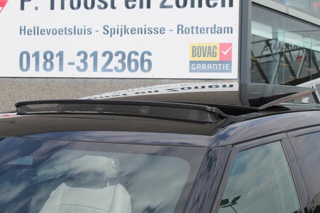 Land Rover RANGE ROVER EVOQUE 1.5 P160 S AUTOMAAT/Panoramadak/Achteruitrijcamera/Parkeersensoren rondom/Keyless/Cruise control/Climate control/Apple carplay/Elektrisch verstelbare stoelen/LED koplampen/Multifunctioneel stuurwiel/Spraakbediening/18'' Lichtmetalen velgen/Nolita grey.