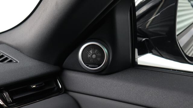 Land Rover RANGE ROVER EVOQUE P300e AWD Dynamic SE | Meridian | Panoramadak | Black Exterior Pack | Stuurwielverwarming