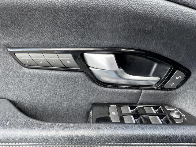 Land Rover RANGE ROVER EVOQUE 2.0 TD4 Autobiography Blackpack | Panoramadak | Lederen Bekleding | 20 inch Lichtmetalen Velgen |