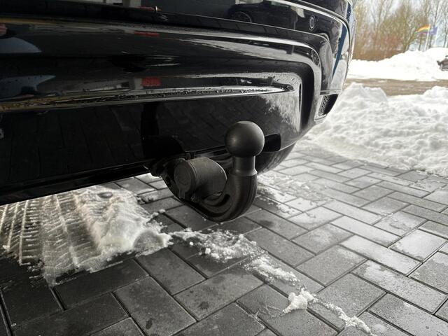 Land Rover RANGE ROVER EVOQUE 1.5 P300e AWD R-Dynamic | Panoramadak | Elek. Wegklapbare Trekhaak | Cold Climate Pack | Elek. achterklep | Dodehoeksensoren | Adaptive Cruise |