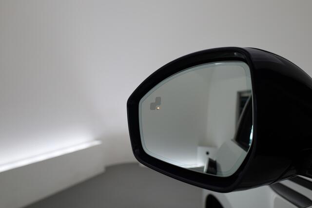 Land Rover RANGE ROVER EVOQUE 1.5 P300e AWD S | Cruise Control | Memory | Leder | 360cam | Stoel- Stuurverw. | Dodehoek | Apple CarPlay