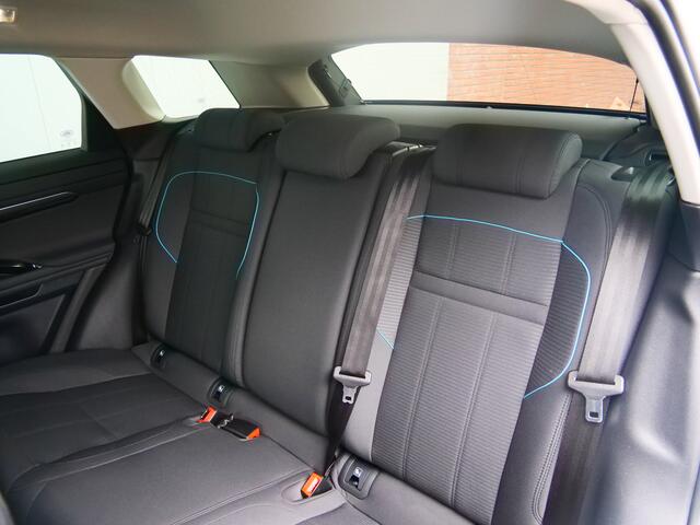 Land Rover RANGE ROVER EVOQUE 1.5 P300e AWD 309 Pk Automaat DAB / Camera / Winterpakket / Trekhaak