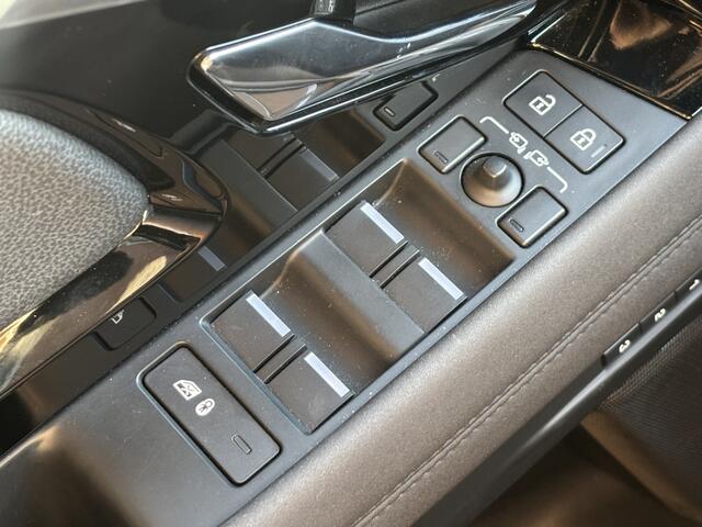 Land Rover RANGE ROVER EVOQUE P300e AWD R-Dynamic SE Pano Black Pack Meridian Memory Keyless 20''