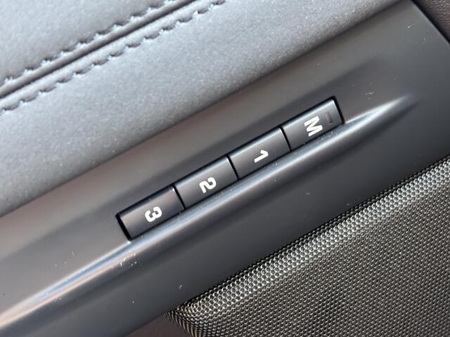 Land Rover RANGE ROVER EVOQUE P300e AWD R-Dynamic SE Pano Black Pack Meridian Memory Keyless 20''