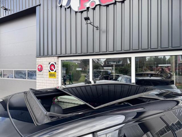 Land Rover RANGE ROVER EVOQUE 1.5 P300E S AWD R-Design Panoramadak Camera Stoelverwarming Carplay Meridian
