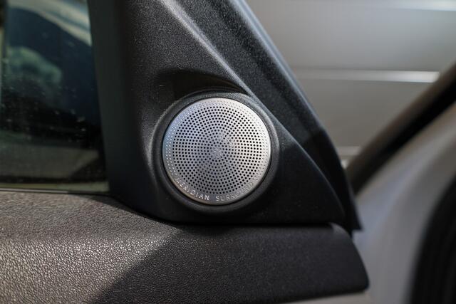 Land Rover RANGE ROVER EVOQUE 1.5 P300e AWD R-Dynamic SE | MERIDIAN SURROUND | ELEK TREKHAAK | STOELVERW | CAMERA | APPLE CARPLAY |