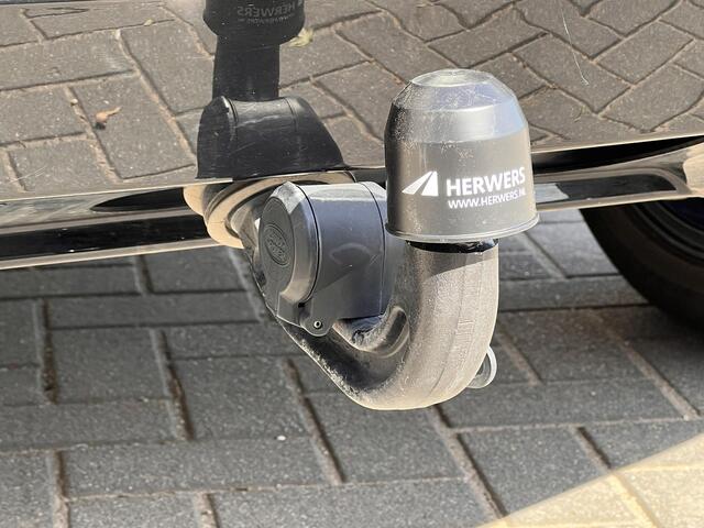 Land Rover RANGE ROVER EVOQUE 1.5 P300e PHEV AWD R Dynamic / Origineel NL Auto / Dealer Onderhouden / Accu SoH 91,5 % / Elektrische trekhaak 1.600 kg / Leder / Panorama schuifdak / Navigatie / Apple Carplay Android / Stoelverwarming / Camera / 20" LM wielen & All Season banden /