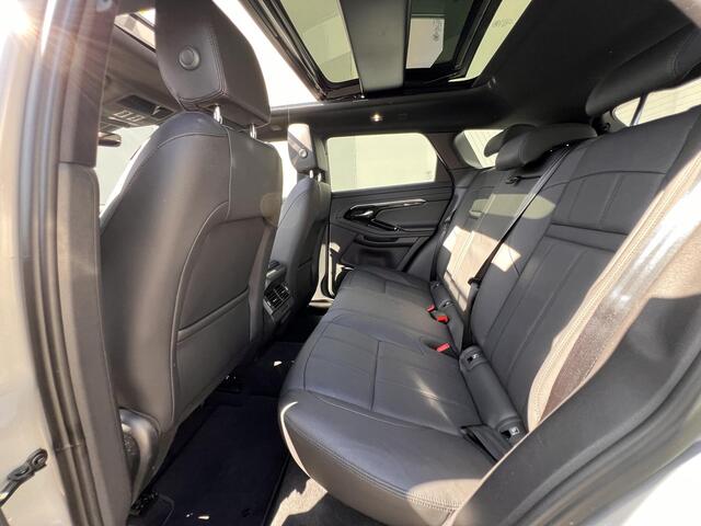 Land Rover RANGE ROVER EVOQUE 1.5 P300e PHEV AWD R Dynamic / Origineel NL Auto / Dealer Onderhouden / Accu SoH 91,5 % / Elektrische trekhaak 1.600 kg / Leder / Panorama schuifdak / Navigatie / Apple Carplay Android / Stoelverwarming / Camera / 20" LM wielen & All Season banden /