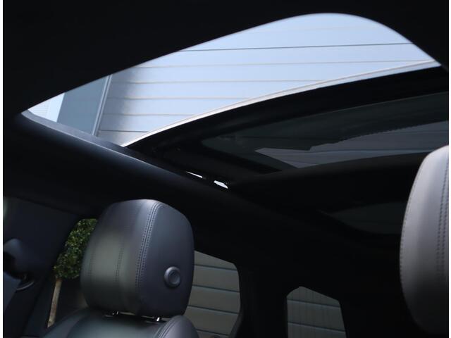 Land Rover RANGE ROVER EVOQUE 1.5 P300e AWD R-Dynamic SE | Pano | 360 camera | Adaptieve Cruise Control | Stoel en stuurverwarming