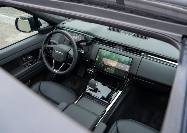 Land Rover RANGE ROVER SPORT P550e Autobiography | Full Option | Full Black | 23" inch | Trekhaak | Standkachel |