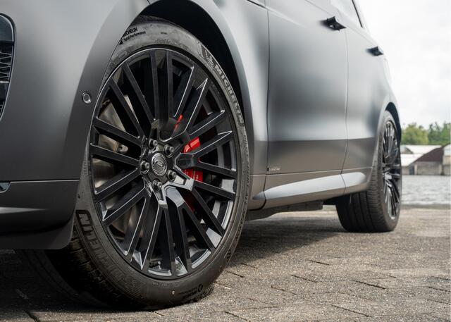 Land Rover RANGE ROVER SPORT P550e Autobiography | Santorini Black Satin - Stealth PPF | 23" inch SV | Trekhaak | Standkachel |