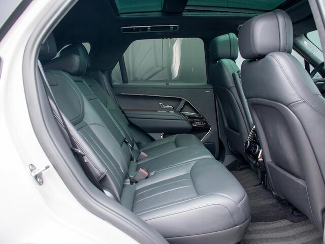 Land Rover RANGE ROVER SPORT 3.0 P550e Autobiography PHEV Trekhaak l Schuif- /kantel Pano l Stoelventilatie l Soft Close l Blackpack l