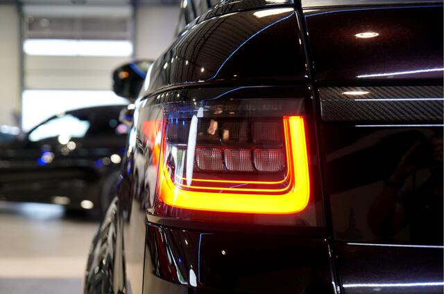 Land Rover RANGE ROVER SPORT 5.0 V8 SC SVR 423kW/575pk Aut8 Carbon Edition PANORAMADAK + CARBON IN-&EXTERIEUR + PERFORMANCE STOELEN + MERIDIAN AUDIO + ADAPT.CRUISE + EL.TREKHAAK + CAMERA + STOELVERWARMING&-KOELING + KEYLESS + PARKSENSOREN + 22" LM-VELGEN!!