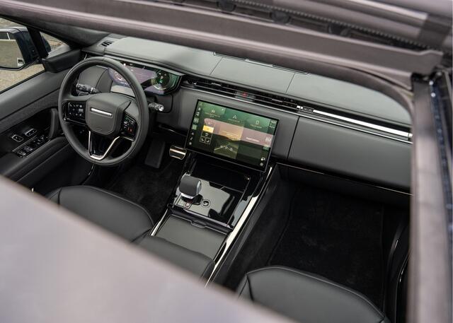 Land Rover RANGE ROVER SPORT P550e Autobiography | Nieuw Model 2026 | Enhanced Black Pack | Carpathian Grey | 23" inch | Trekhaak | Standkachel |