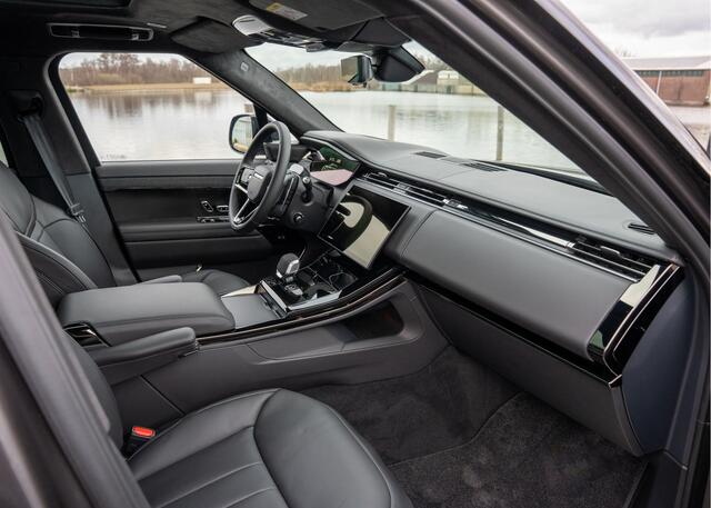 Land Rover RANGE ROVER SPORT P550e Autobiography | Nieuw Model 2026 | Enhanced Black Pack | Carpathian Grey | 23" inch | Trekhaak | Standkachel |